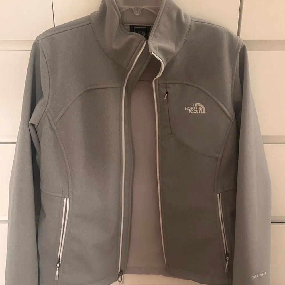 The North Face Gray WindWall Jacket - Picture 1 of 3